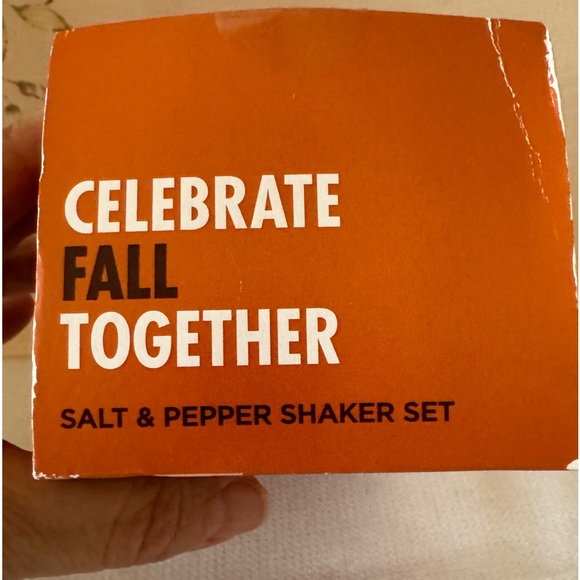 New/Open Box Hand Painted Turkey Salt & Pepper Shaker - Thanksgiving, Holidays - Picture 2 of 15